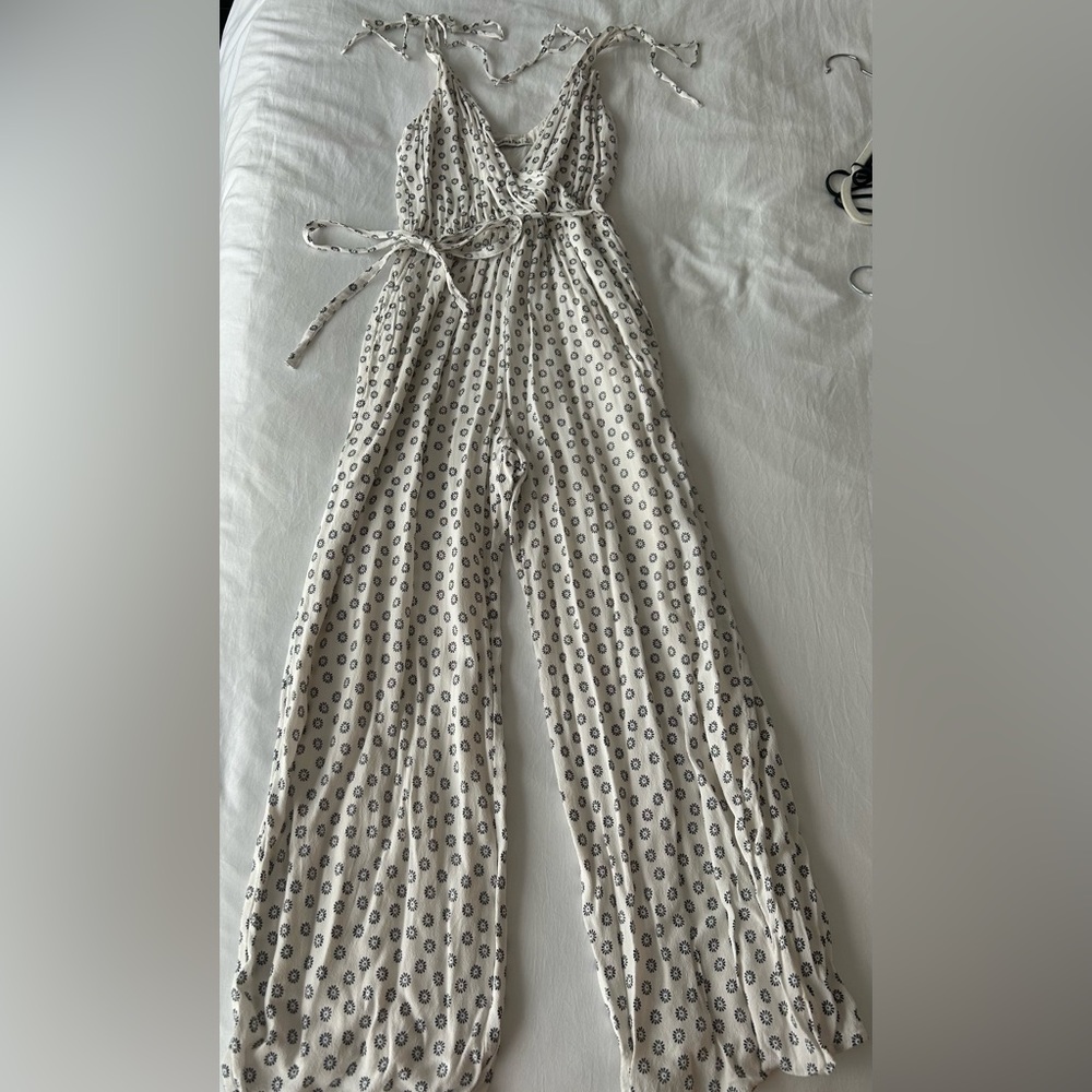 Abercrombie white and blue jumpsuit, size small! - Picture 3 of 3